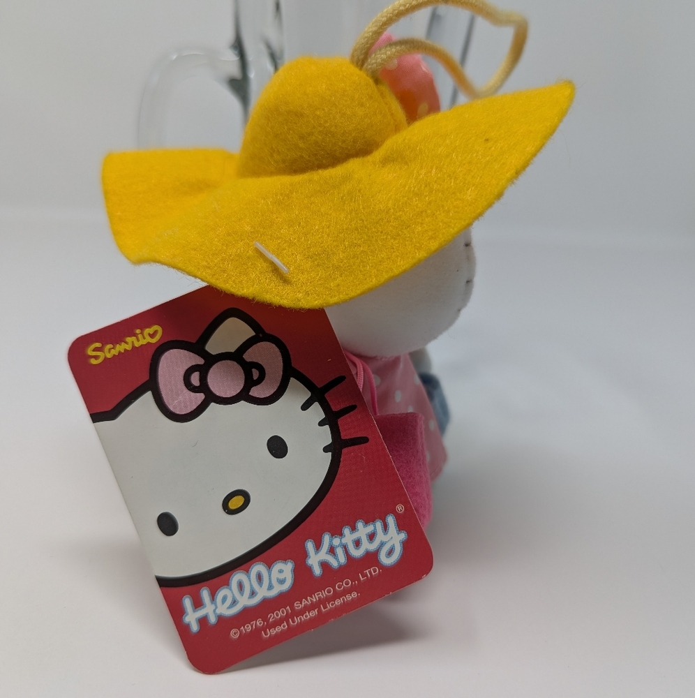 Unique Find - Beverly Hills Hello Kitty bag charm - Picture 6 of 8